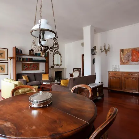 Bohemian District 2 Bdrs Apartment *