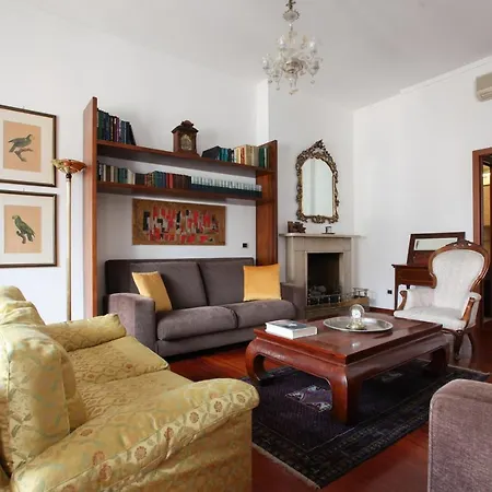 Bohemian District 2 Bdrs Apartment