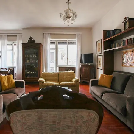 Bohemian District 2 Bdrs Apartment *