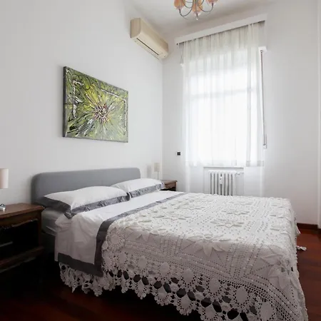 Bohemian District 2 Bdrs Apartment